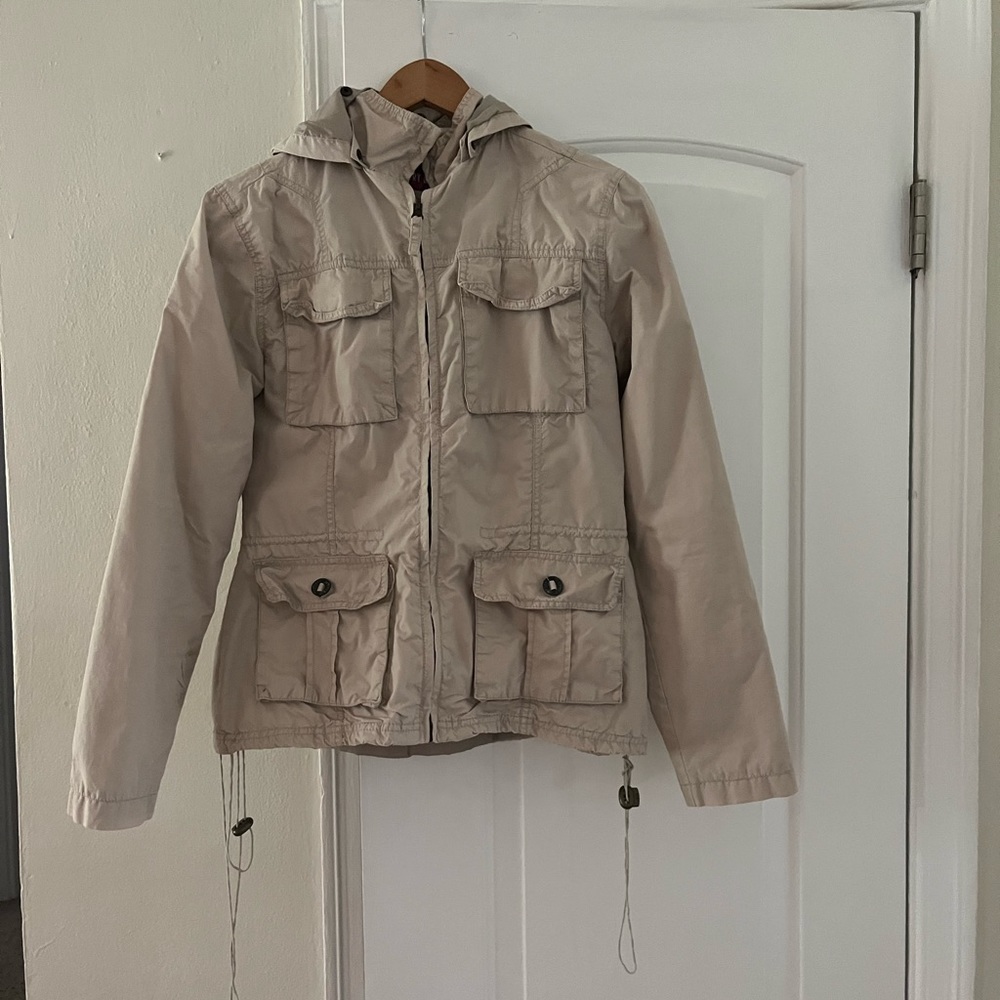 Carry spring jacket